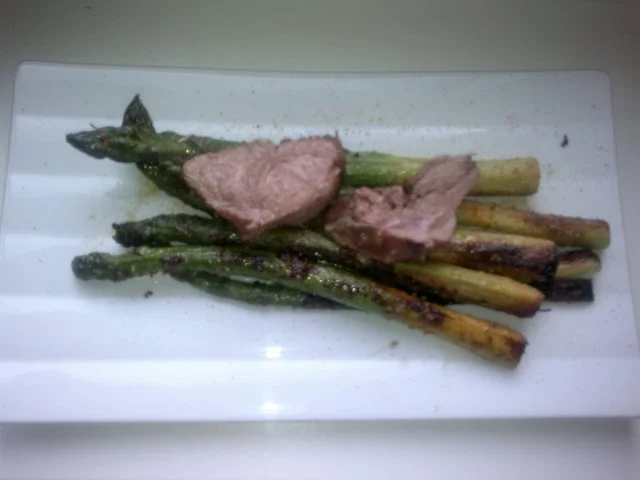 Kalbsbäckchen auf grünem Spargel - Rezept