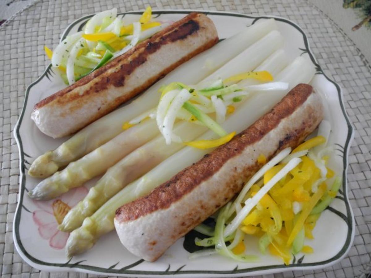 Unter 30 Minuten : Kalbsbratwürste an weißem Spargel - Rezept - kochbar.de