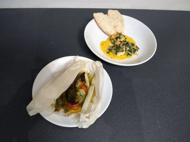 Rezept: Riesen Garnelen Provence mit Gemüsepäckchen Riesen Garnelen Provence mit Gemüsepäckchen - Rezept