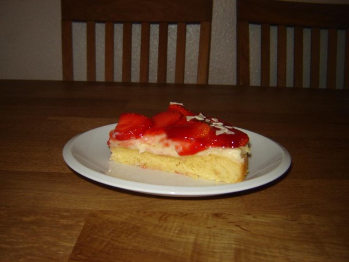 Bilder für Einfacher Erdbeerkuchen - Rezept