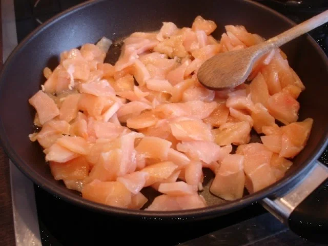 Kokossuppe mit Hähnchenbrustfilet und Möhrenblüten - Rezept - Bild Nr. 14