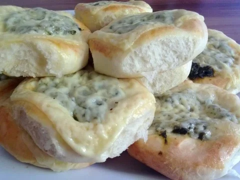 Serpil´s Mega Käse-Spinat-Brötchen ( 20 Stück) - Rezept