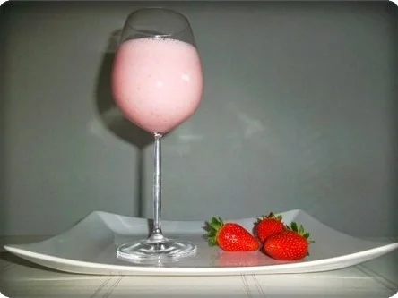 ❀ Erfrischender Milchshake mit frischen Erdbeeren ❀ - Rezept - Bild Nr. 2