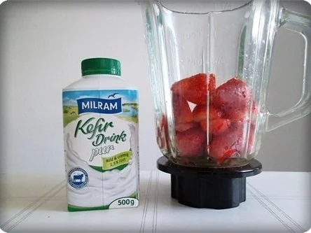 ❀ Erfrischender Milchshake mit frischen Erdbeeren ❀ - Rezept - Bild Nr. 3