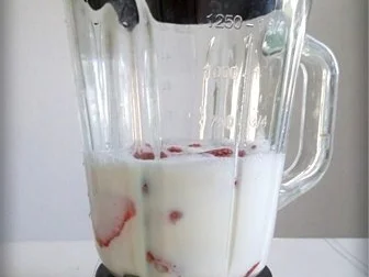 ❀ Erfrischender Milchshake mit frischen Erdbeeren ❀ - Rezept - Bild Nr. 5