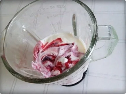 ❀ Erfrischender Milchshake mit frischen Erdbeeren ❀ - Rezept - Bild Nr. 6