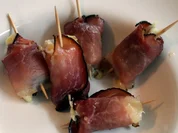 GEBACKENE KÄSE-WÜRFEL im SCHINKENMANTEL - Rezept