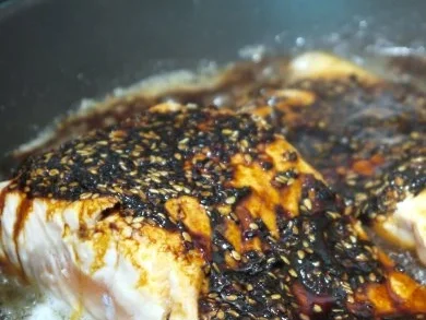 Lachsfilet, Wasabi-Meerrettich-Sauce, Ofentomaten und roter Reis - Rezept - Bild Nr. 11