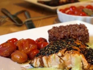 Lachsfilet, Wasabi-Meerrettich-Sauce, Ofentomaten und roter Reis - Rezept - Bild Nr. 13