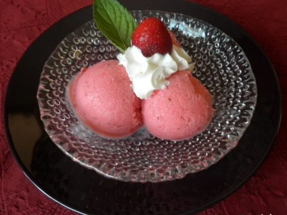 Erdbeer - Joghurt - Eis ... - Rezept - Bild Nr. 2