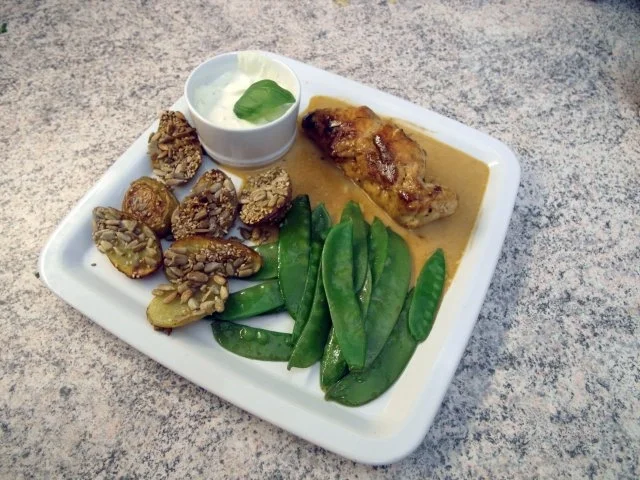 Gefüllte Hähnchenrolle mit Würzkartoffeln - Rezept