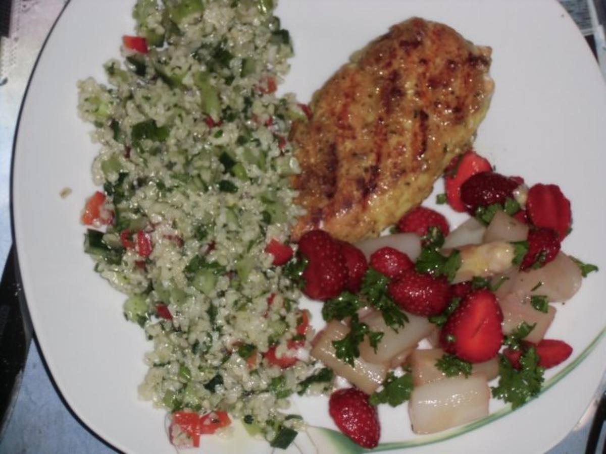 Huhn : Hähnchenbrustfilet  (Heiß) mit Bulgursalat und Spargel mit Erdbeeren (Kalt) - Rezept - Bild Nr. 3