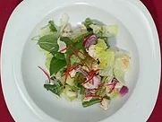 Hühnerfleischsalat mit Thaikräutern und Dekonstruierte Gazpacho - Rezept