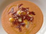 Rezept: Gekühlte Tomatensuppe mit gekochtem Ei und Patra Negra Gekühlte Tomatensuppe mit gekochtem Ei und Patra Negra - Rezept