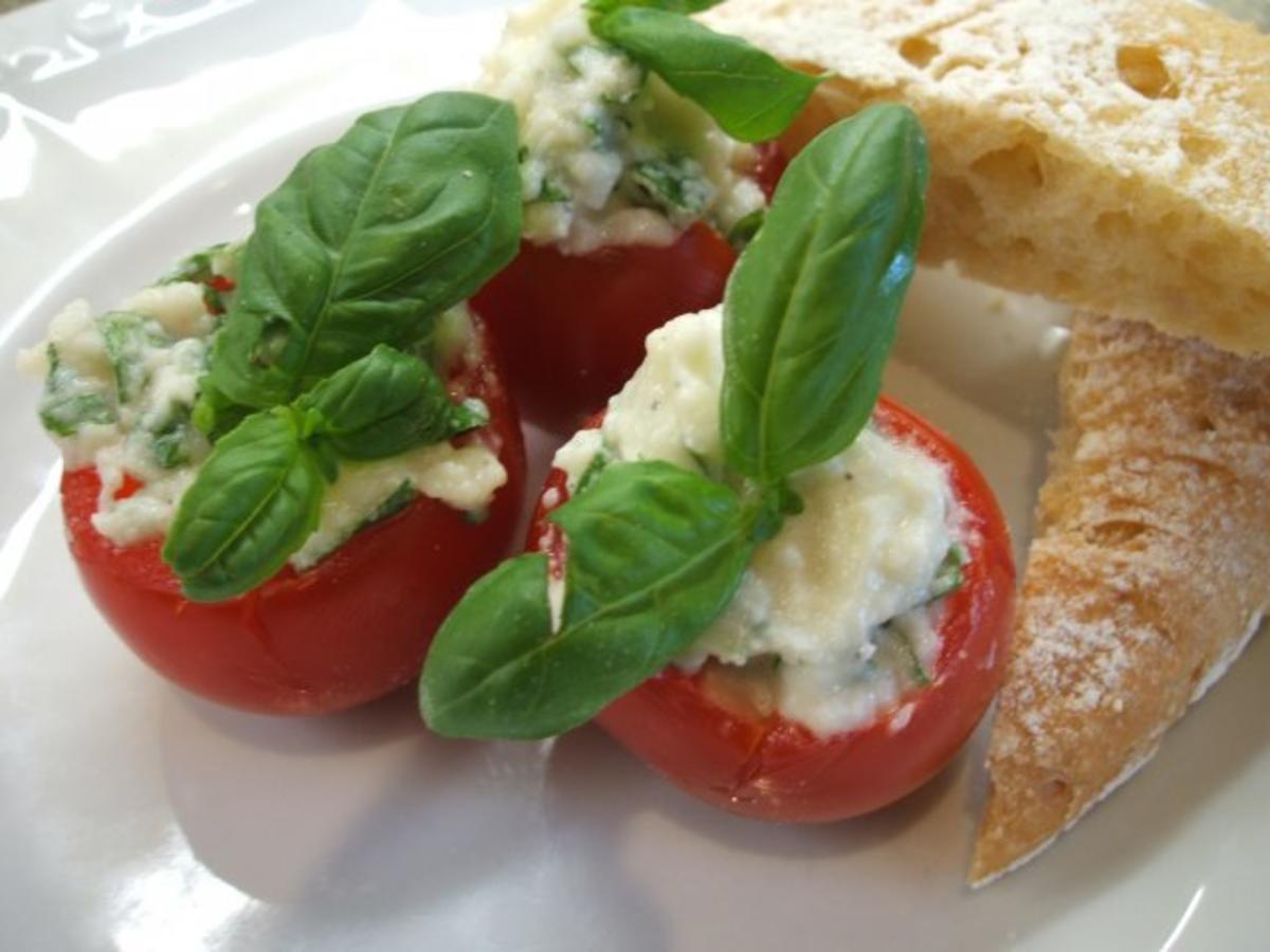 Gemüse: Tomaten, gefüllt mit Mozzarella-Creme - Rezept - kochbar.de