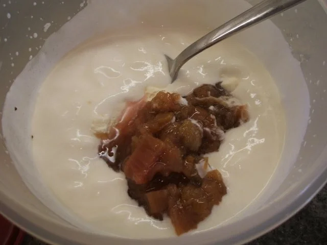 Rezept: Dessert: Rhabarber-Buttermilch-Dessert Bild Nr. 6 Dessert: Rhabarber-Buttermilch-Dessert - Rezept - Bild Nr. 6