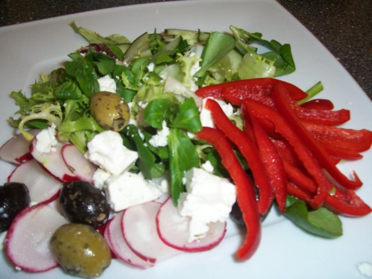 Griechischer Salat mit krossen Cabanossi - Rezept - Bild Nr. 2