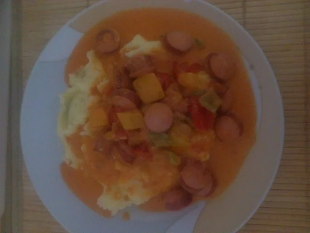 Rezept: Würstchengulasch Würstchengulasch - Rezept