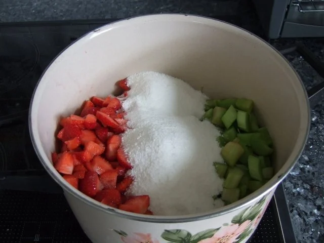 Rezept: Rhabarber-Erdbeer-Marmelade Bild Nr. 5 Rhabarber-Erdbeer-Marmelade - Rezept - Bild Nr. 5