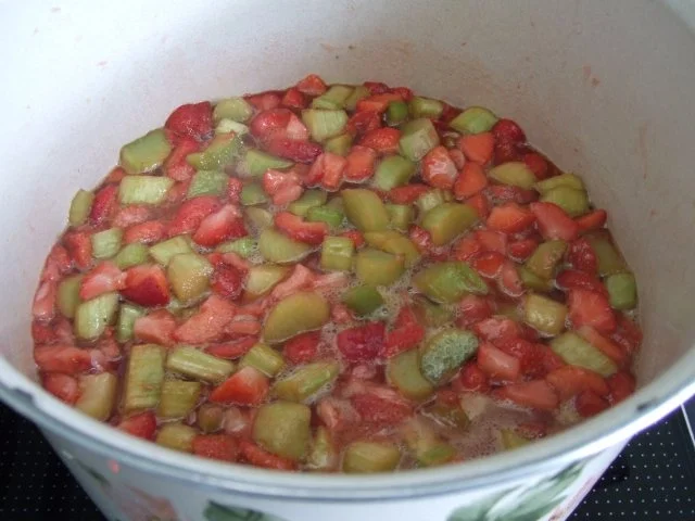 Rezept: Rhabarber-Erdbeer-Marmelade Bild Nr. 3 Rhabarber-Erdbeer-Marmelade - Rezept - Bild Nr. 3