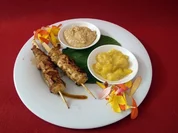 "Et es wie et es" - Hähnchenfilet-Mikados an Mango-Erdnuss-Dip - Rezept