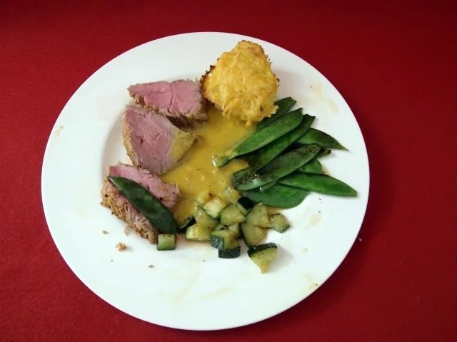 Rezept: "Et kütt wie et kütt" - Kalbsfilet mit Zuckerschoten an Vanille und Paprikajus "Et kütt wie et kütt" - Kalbsfilet mit Zuckerschoten an Vanille und Paprikajus - Rezept