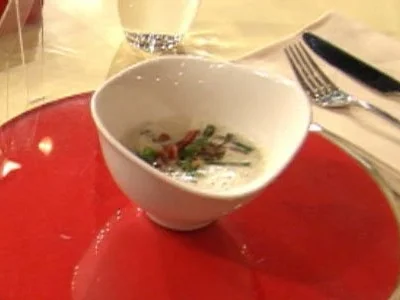 Cremesuppe von Birne, Bohne, Speck à la Henssler - Rezept