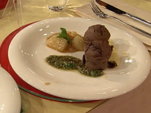 Schokoladenküchlein mit Mandel-Minzpesto und Pomelo à la Henssler - Rezept