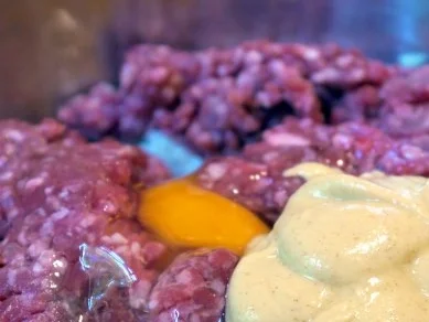 Spitzkohl mit Apfel und Meerrettich, dazu Bouletten - Rezept - Bild Nr. 11