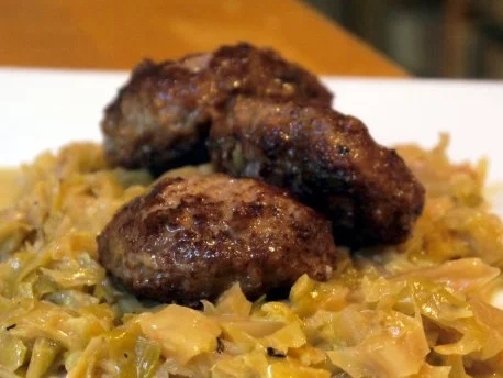 Spitzkohl mit Apfel und Meerrettich, dazu Bouletten - Rezept - Bild Nr. 16