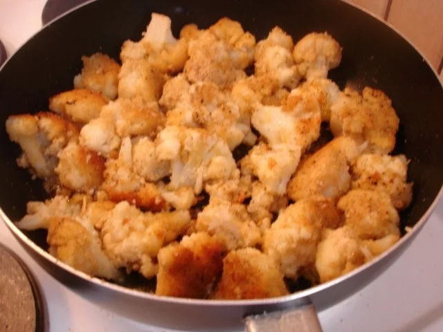 Rezept: Kalbsschnitzel mit gebratenen Blumenkohl und Tatarska Omacka Sauce Bild Nr. 7 Kalbsschnitzel mit gebratenen Blumenkohl und Tatarska Omacka Sauce - Rezept - Bild Nr. 7