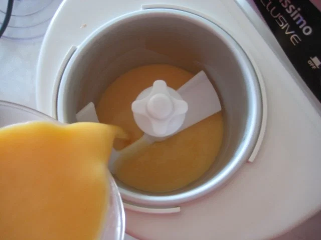 Rezept: Aprikosen-Buttermilch-Eis Bild Nr. 6 Aprikosen-Buttermilch-Eis - Rezept - Bild Nr. 6