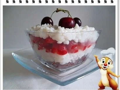 Milchreis mit frischen Kirschen und Erdbeeren - Rezept