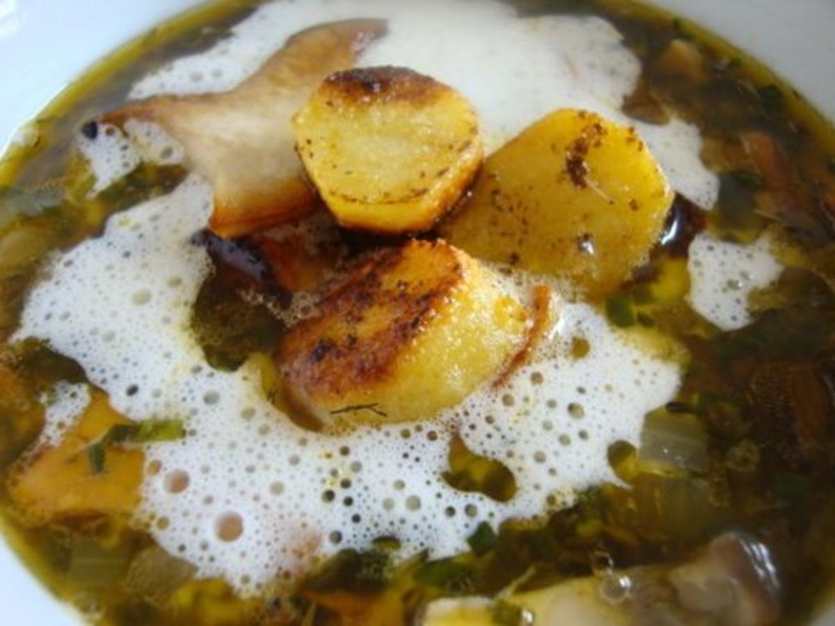 Pilzsuppe mit gerösteten Kartoffeln - Rezept