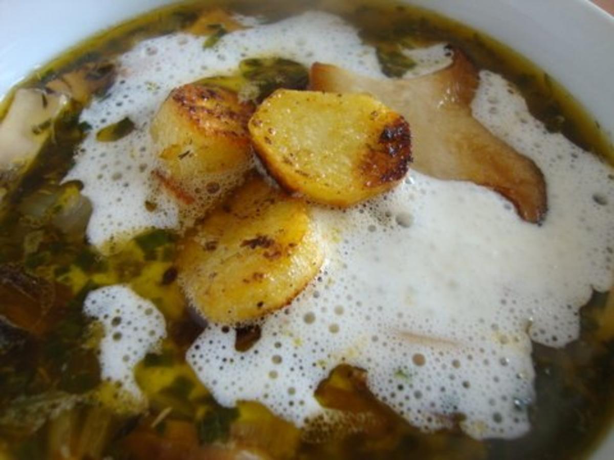 Pilzsuppe mit gerösteten Kartoffeln - Rezept - Bild Nr. 2