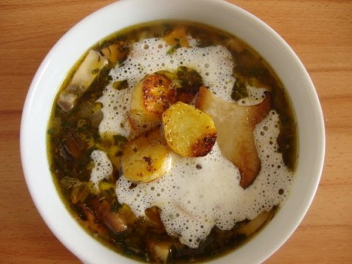 Pilzsuppe mit gerösteten Kartoffeln - Rezept - Bild Nr. 3