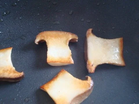 Rezept: Pilzsuppe mit gerösteten Kartoffeln Bild Nr. 15 Pilzsuppe mit gerösteten Kartoffeln - Rezept - Bild Nr. 15