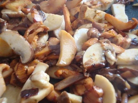 Rezept: Pilzsuppe mit gerösteten Kartoffeln Bild Nr. 10 Pilzsuppe mit gerösteten Kartoffeln - Rezept - Bild Nr. 10