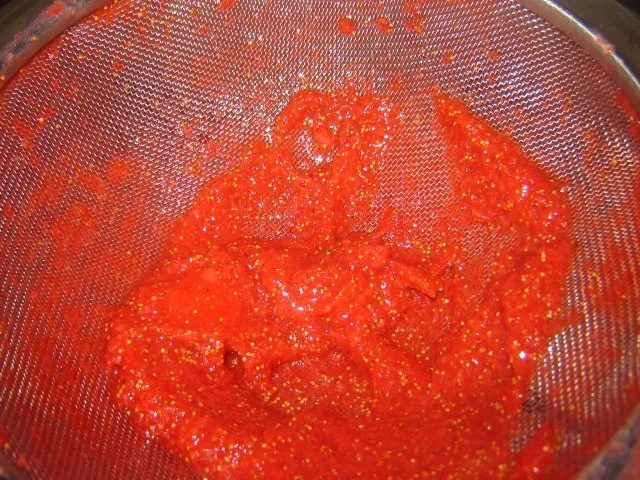 Rezept: Erdbeeressig Bild Nr. 2 Erdbeeressig - Rezept - Bild Nr. 2