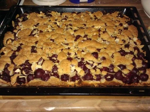 Kirsch - Streuselkuchen für ein Blech ca.20 Stk. - Rezept
