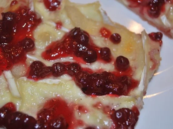 Rezept: Flammkuchen mit Camembert Flammkuchen mit Camembert - Rezept