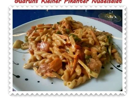 Rezept: Salat: Kleiner pikanter Nudelsalat Salat: Kleiner pikanter Nudelsalat - Rezept