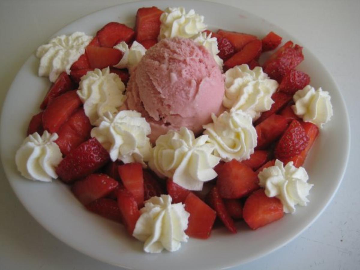 Erdbeer-Eis - Rezept mit Bild - kochbar.de