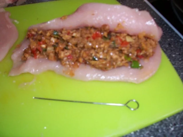 Rezept: Hähnchenbrustfilet, gefüllt mit Steinpilzen und Pfifferlingen (mein 100-tes...) Bild Nr. 7 Hähnchenbrustfilet, gefüllt mit Steinpilzen und Pfifferlingen (mein 100-tes...) - Rezept - Bild Nr. 7