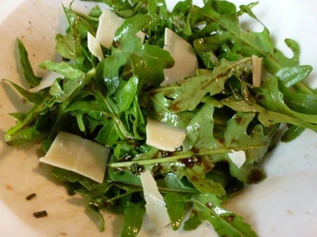 Rezept: Wilde Rauke Salat mit Frikadelle Bild Nr. 2 Wilde Rauke Salat mit Frikadelle - Rezept - Bild Nr. 2