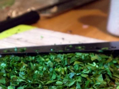 Yufka-Teigtaschen mit Minz-Knoblauch-Dip - Rezept - Bild Nr. 5