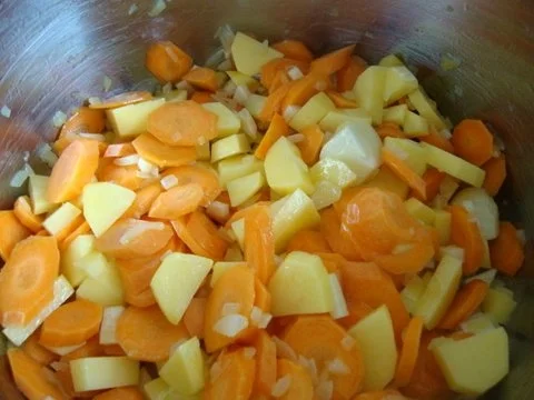 Rezept: Gemüsetopf mit deftiger Einlage Bild Nr. 9 Gemüsetopf mit deftiger Einlage - Rezept - Bild Nr. 9