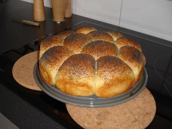 Rezept: Gebutterte Mohnsemmeln Gebutterte Mohnsemmeln - Rezept