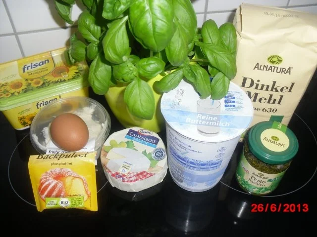 Rezept: Muffin mit Camembert, Pesto und Kräuterquark = es müssen nicht immer süße Muffins sein. Bild Nr. 3 Muffin mit Camembert, Pesto und Kräuterquark = es müssen nicht immer süße Muffins sein. - Rezept - Bild Nr. 3