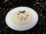 Rezept: Joghurtsuppe "Yayla" mit Fleischklรถรchen, Minze und Kichererbsen Joghurtsuppe "Yayla" mit Fleischklรถรchen, Minze und Kichererbsen - Rezept